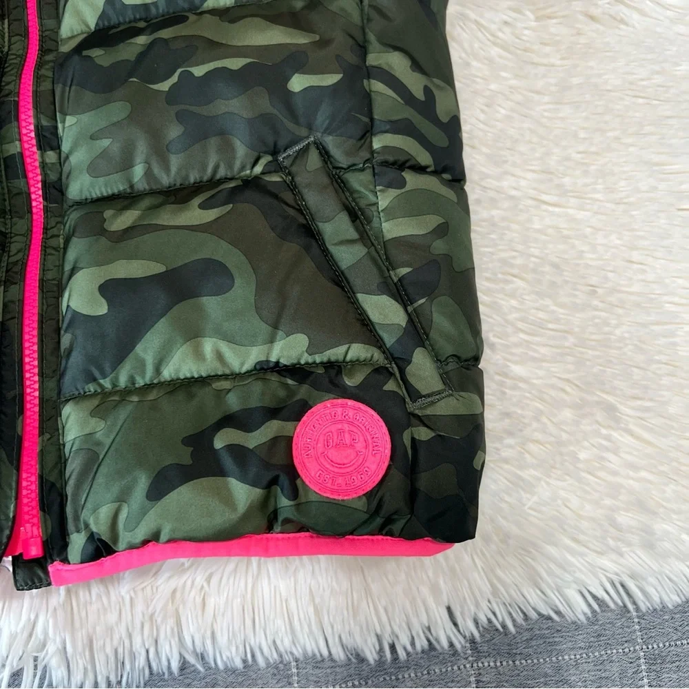 GAP Kids Camouflage sherpa lined vest with Pink‎ Trim Size XL